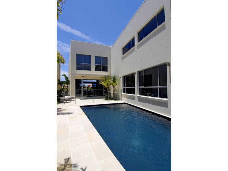 9 Villoresi, 17 Marseille Court, Sorrento QLD 4217