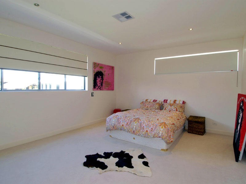 9 Villoresi, 17 Marseille Court, Sorrento QLD 4217