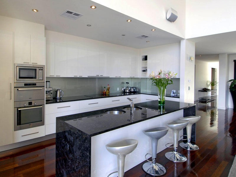 9 Villoresi, 17 Marseille Court, Sorrento QLD 4217