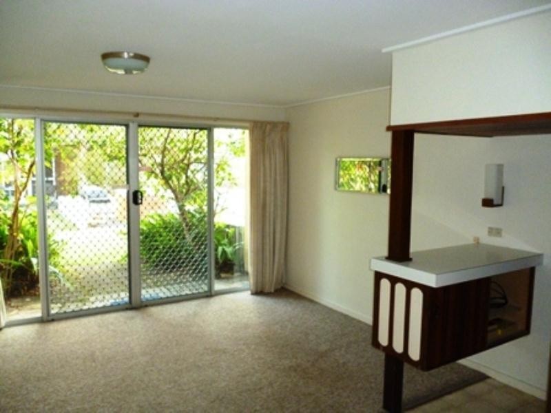 6/9 Weemala Street, Chevron Island QLD 4217