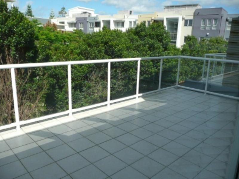 35 Riverwalk Avenue, Robina QLD 4226