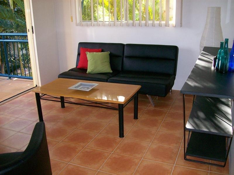 10 Purli Street, Chevron Island QLD 4217