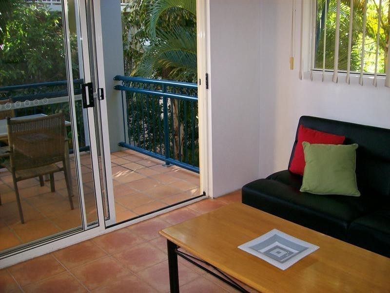 10 Purli Street, Chevron Island QLD 4217