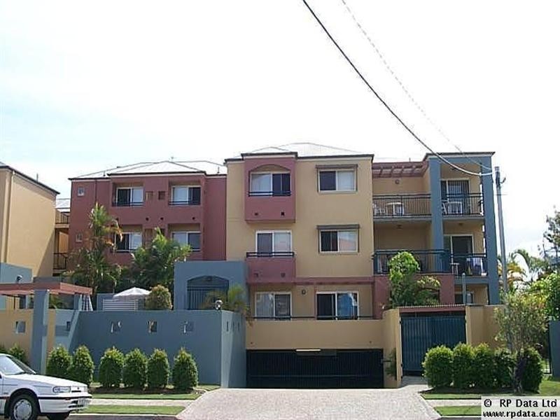 10 Purli Street, Chevron Island QLD 4217