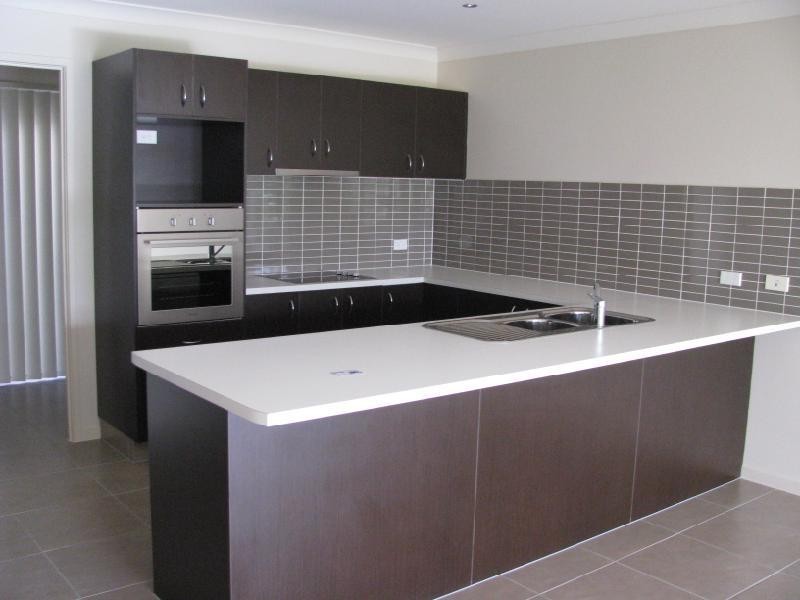 2/1 Brunswick Street, Pacific Pines QLD 4211