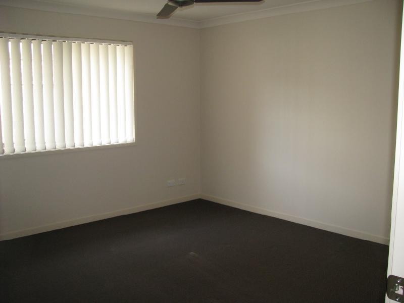 2/1 Brunswick Street, Pacific Pines QLD 4211