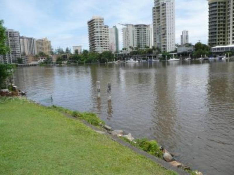 56 Amalfi Drive, Isle Of Capri QLD 4217