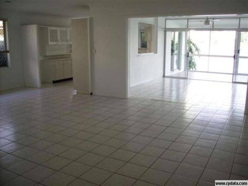 56 Amalfi Drive, Isle Of Capri QLD 4217