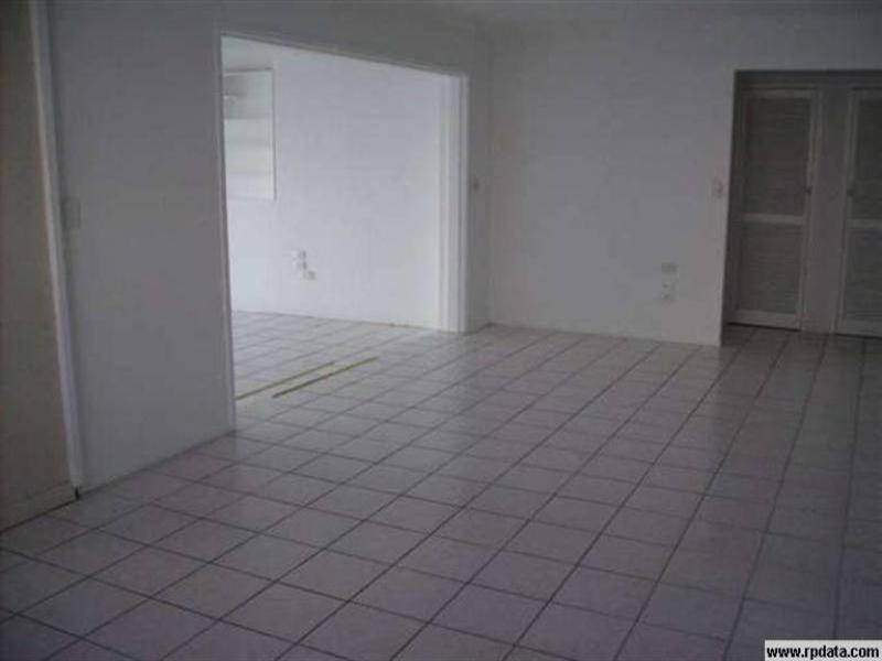 56 Amalfi Drive, Isle Of Capri QLD 4217