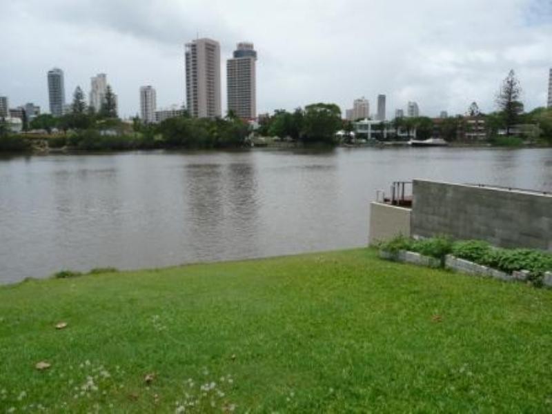 56 Amalfi Drive, Isle Of Capri QLD 4217