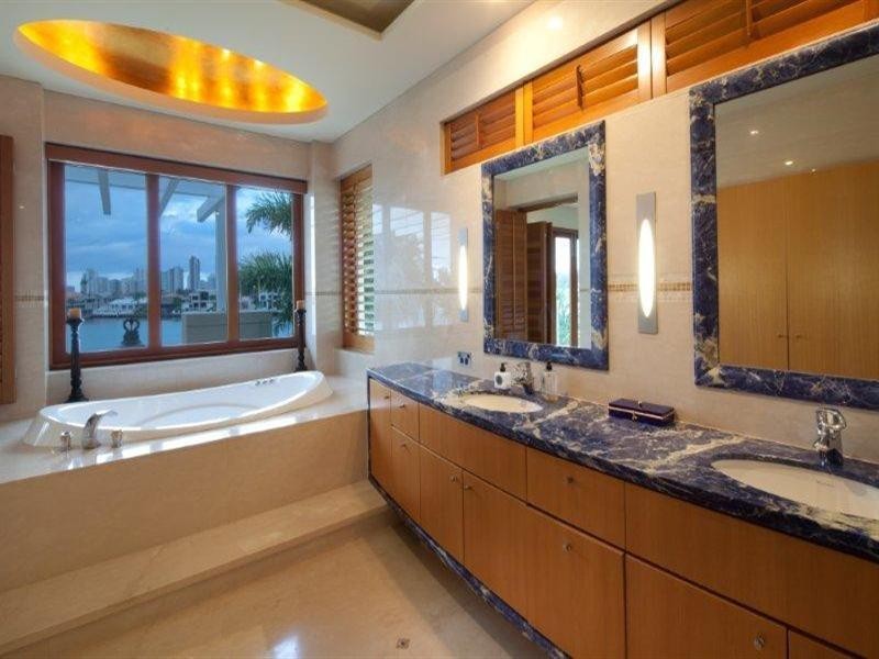 15 Southern Cross Drive, Surfers Paradise QLD 4217