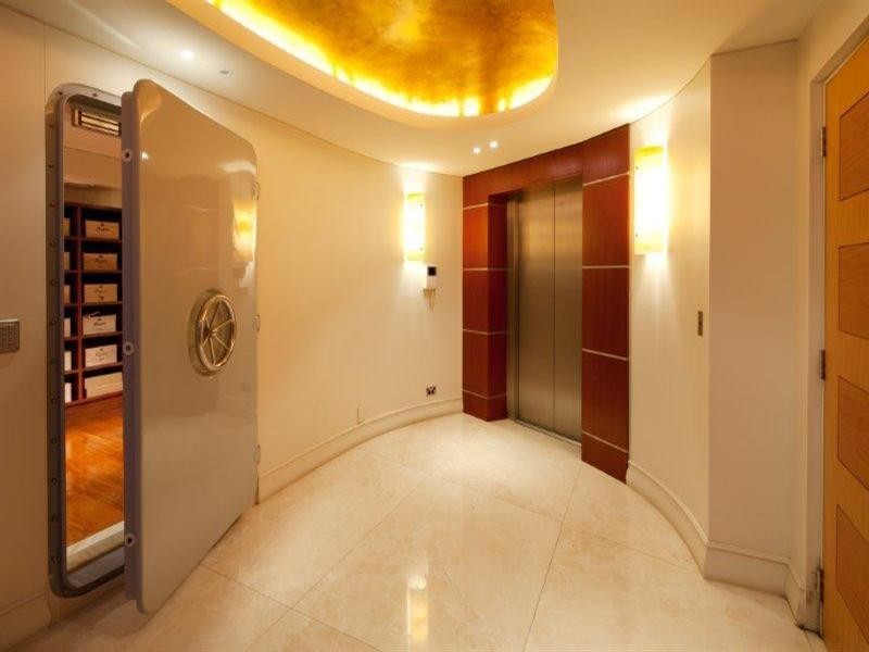 15 Southern Cross Drive, Surfers Paradise QLD 4217