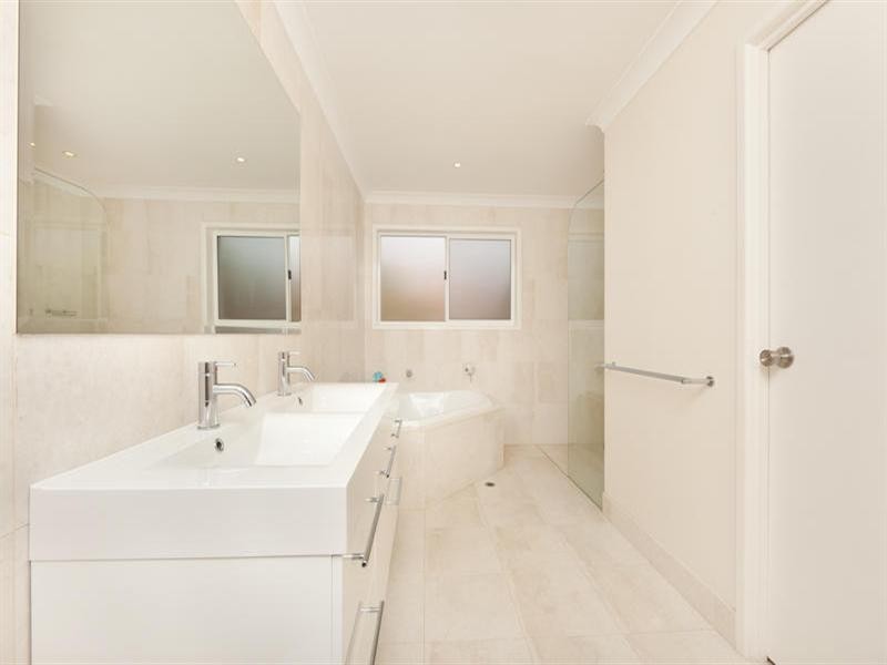 10 Dirk Hartog Place, Hollywell QLD 4216