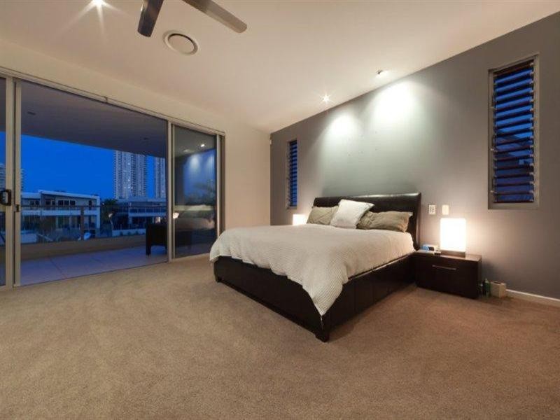 7 Midshipman Court, Surfers Paradise QLD 4217