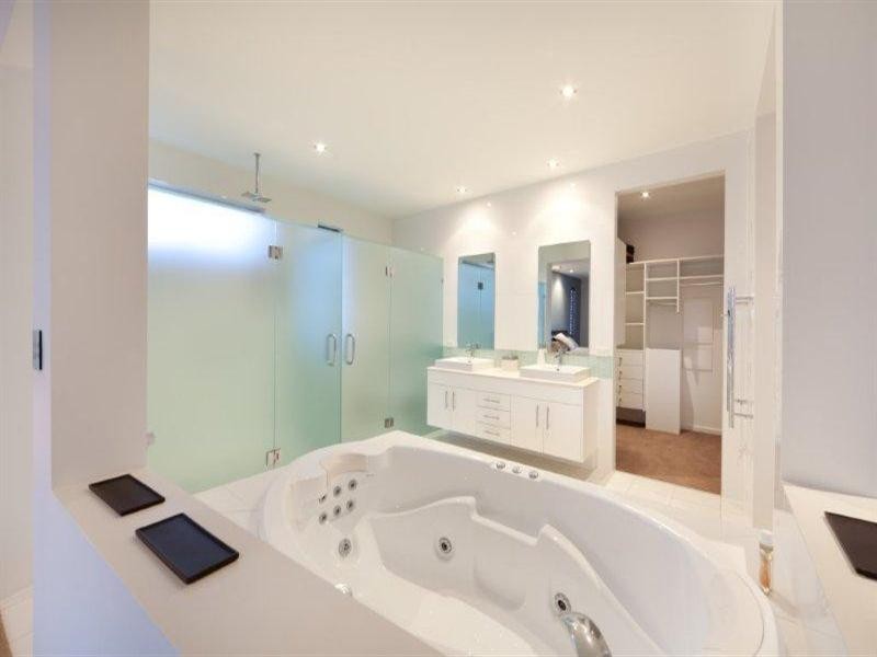 7 Midshipman Court, Surfers Paradise QLD 4217