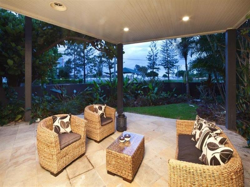 27 Rankin Parade, Main Beach QLD 4217