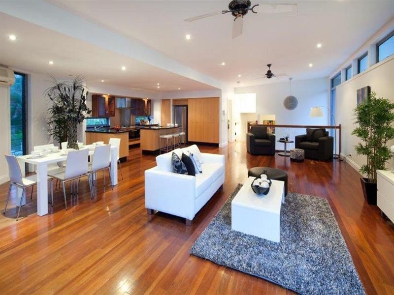 27 Rankin Parade, Main Beach QLD 4217