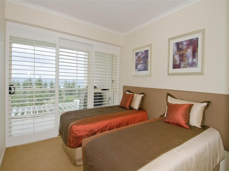 1 Lennie Avenue, Main Beach QLD 4217