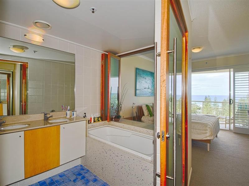 1 Lennie Avenue, Main Beach QLD 4217