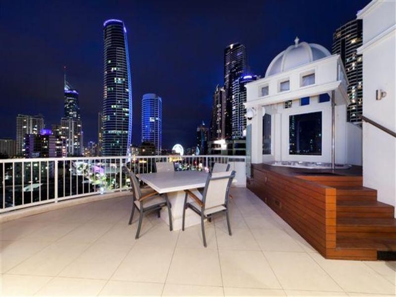 7 Elkhorn Avenue, Surfers Paradise QLD 4217