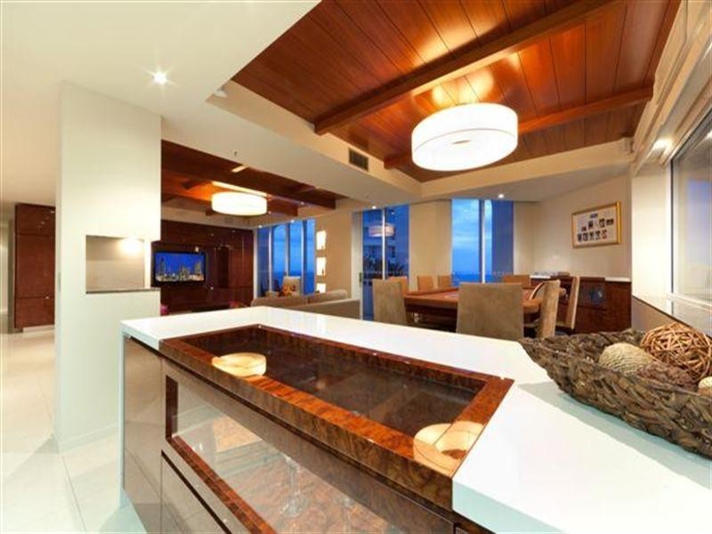 7 Elkhorn Avenue, Surfers Paradise QLD 4217
