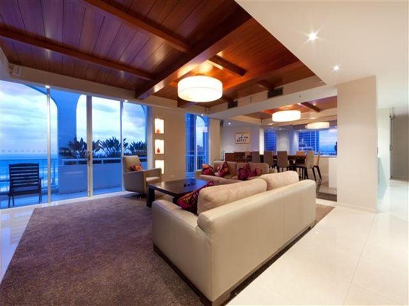 7 Elkhorn Avenue, Surfers Paradise QLD 4217