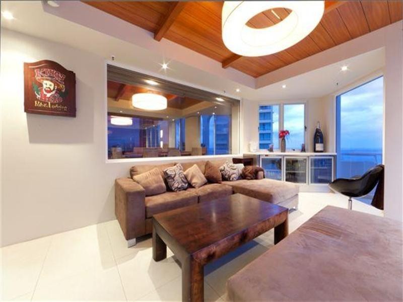 7 Elkhorn Avenue, Surfers Paradise QLD 4217