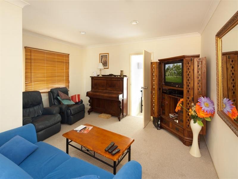 39 Dowling Drive, Southport QLD 4215