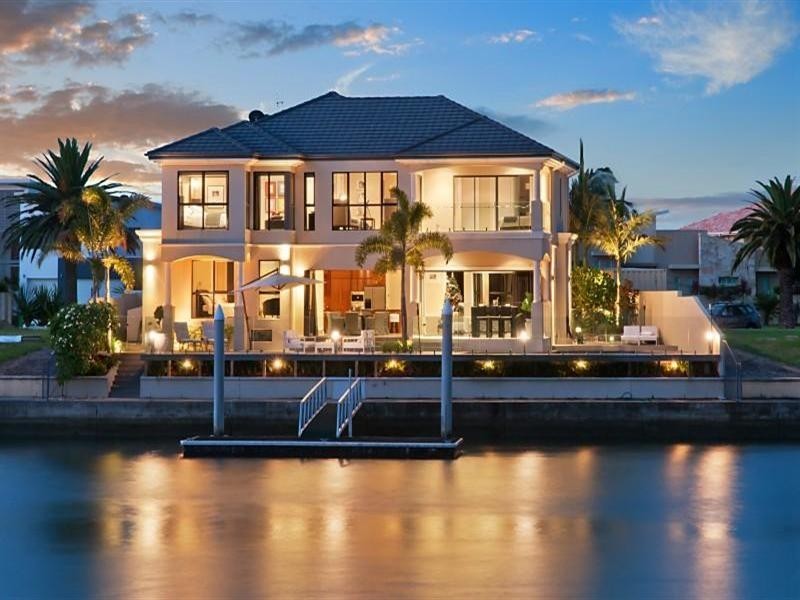 68 Royal Albert Crescent, Sovereign Islands QLD 4216