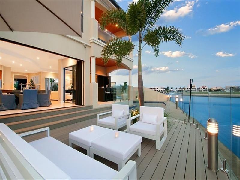 68 Royal Albert Crescent, Sovereign Islands QLD 4216