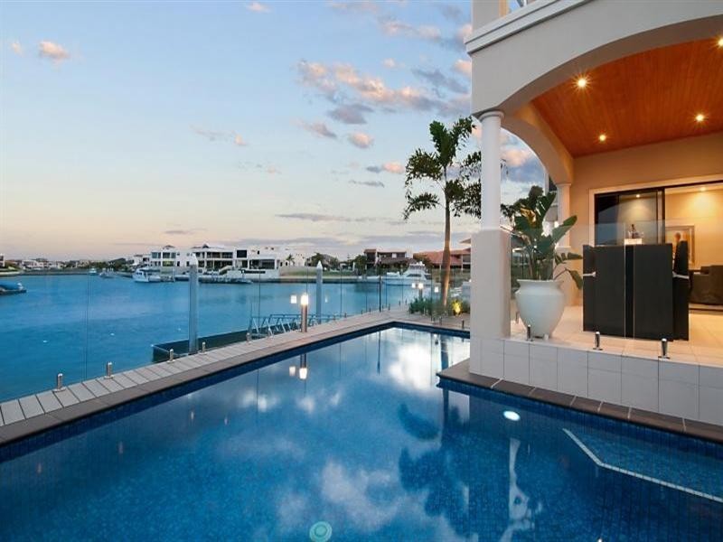 68 Royal Albert Crescent, Sovereign Islands QLD 4216