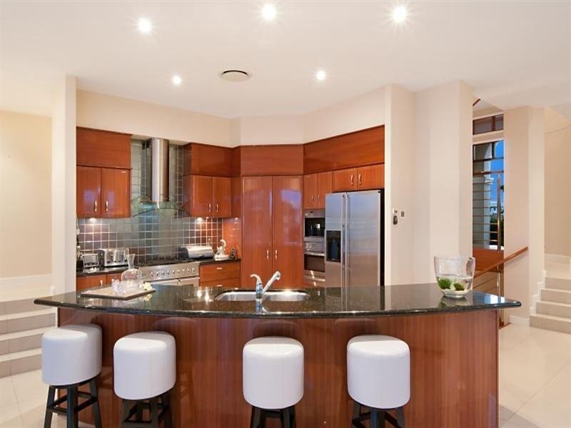 68 Royal Albert Crescent, Sovereign Islands QLD 4216