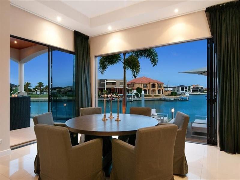 68 Royal Albert Crescent, Sovereign Islands QLD 4216