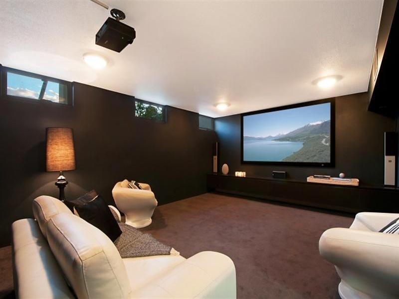 68 Royal Albert Crescent, Sovereign Islands QLD 4216