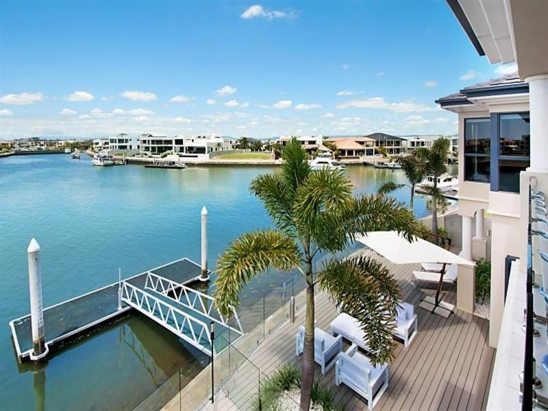 68 Royal Albert Crescent, Sovereign Islands QLD 4216