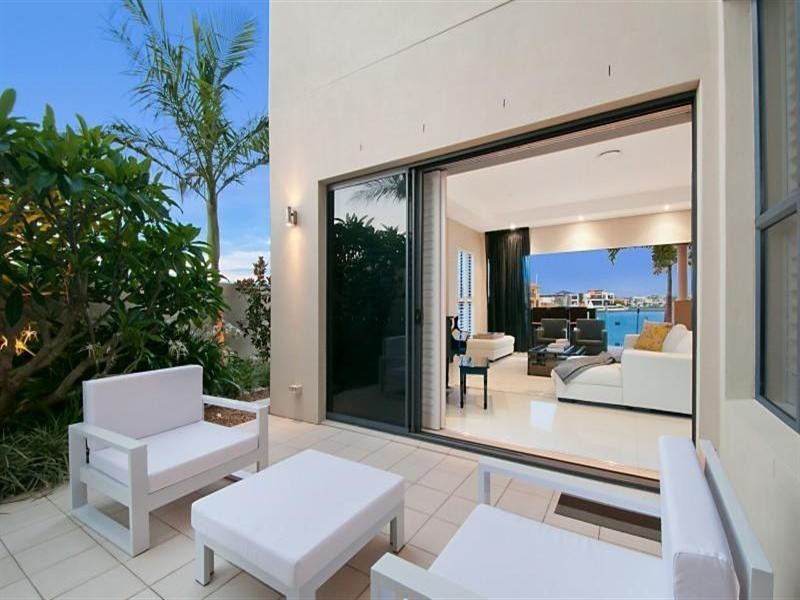 68 Royal Albert Crescent, Sovereign Islands QLD 4216