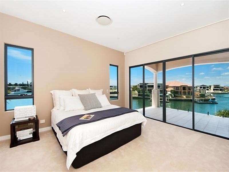 68 Royal Albert Crescent, Sovereign Islands QLD 4216