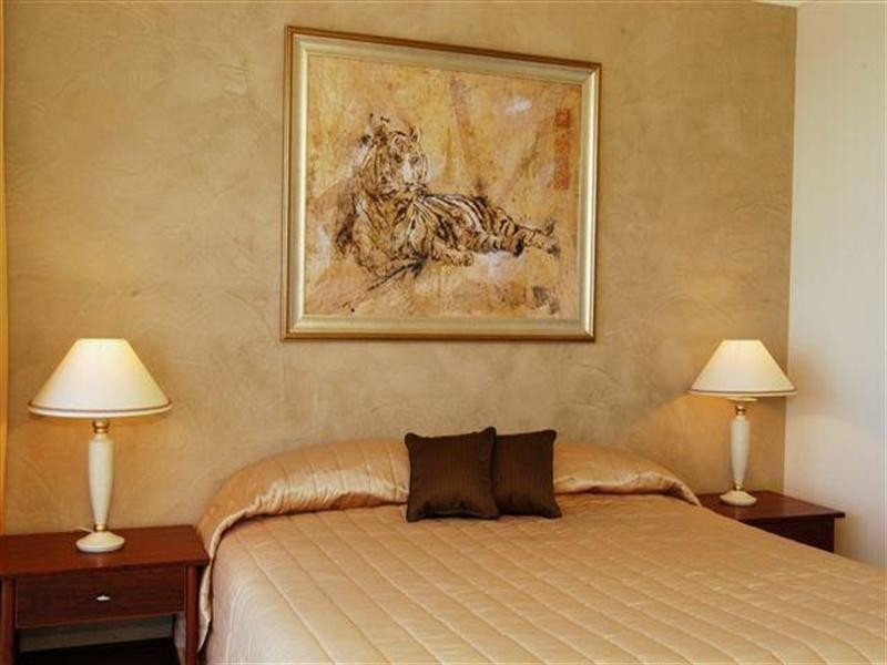 23 Ferny Avenue, Surfers Paradise QLD 4217