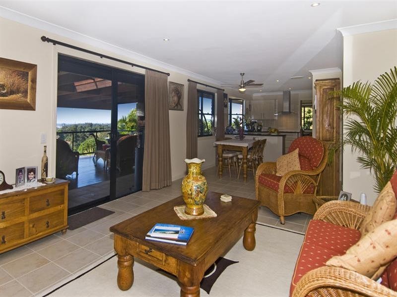 8 Duchess Court, Tallai QLD 4213