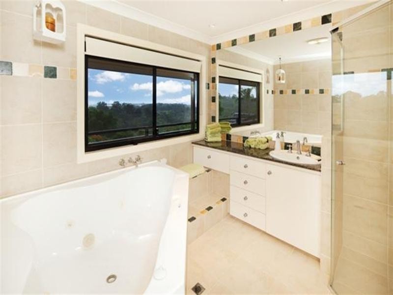 8 Duchess Court, Tallai QLD 4213