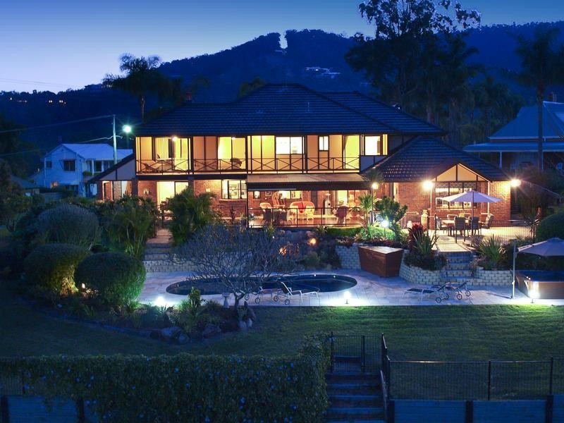 8 Duchess Court, Tallai QLD 4213