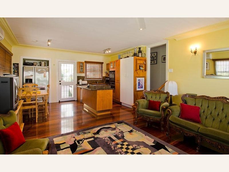 31 Pine Avenue, Surfers Paradise QLD 4217