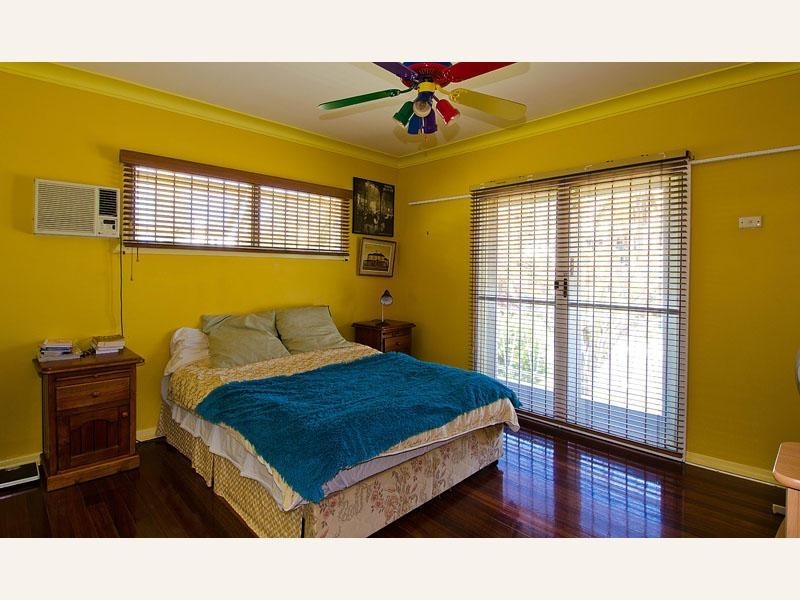 31 Pine Avenue, Surfers Paradise QLD 4217