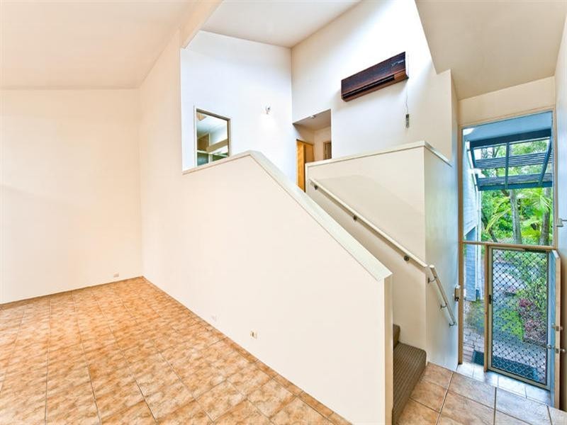 9 Freyburg Street, Bundall QLD 4217