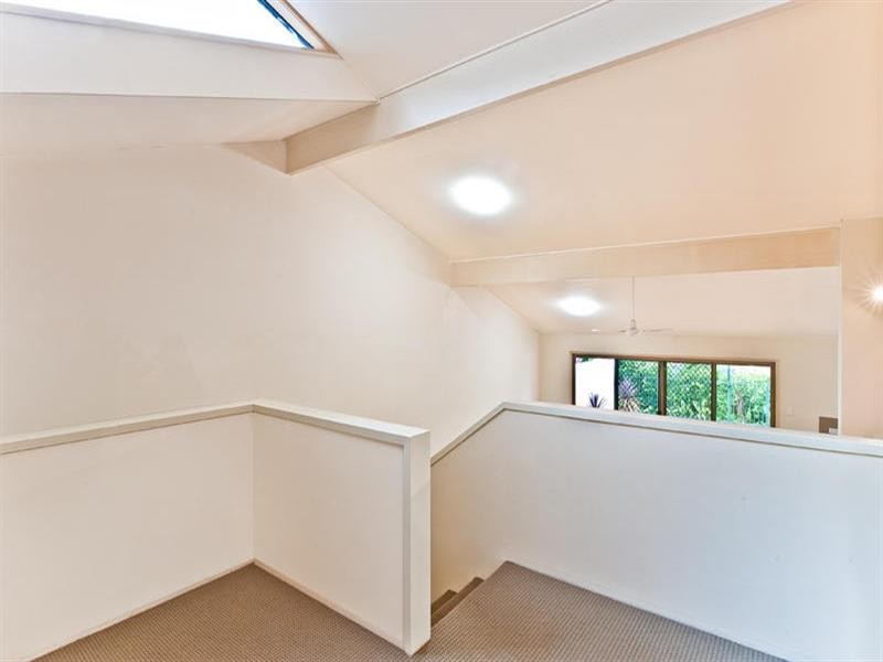 9 Freyburg Street, Bundall QLD 4217