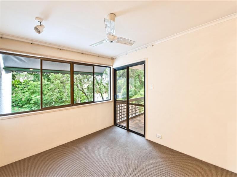 9 Freyburg Street, Bundall QLD 4217