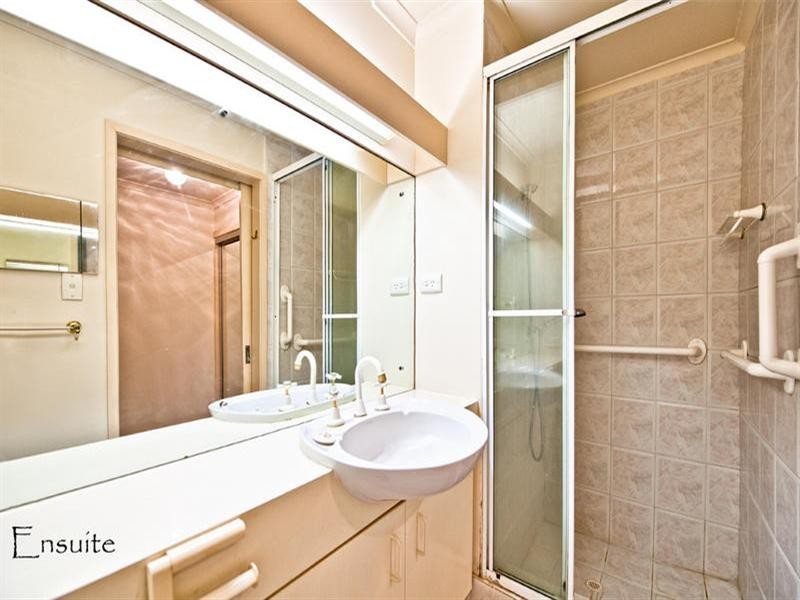 9 Freyburg Street, Bundall QLD 4217