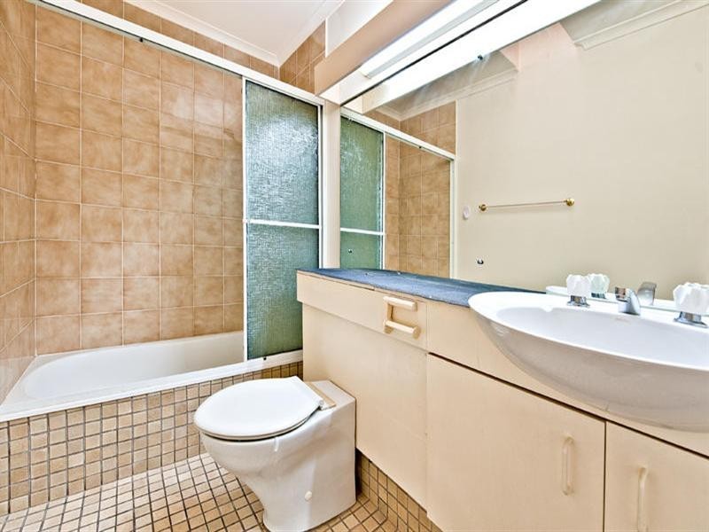 9 Freyburg Street, Bundall QLD 4217