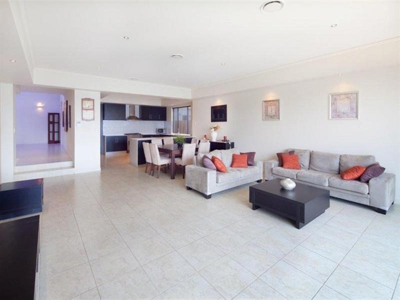 13 Annies Court, Benowa QLD 4217