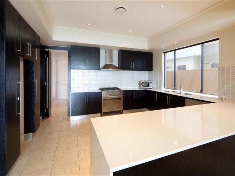 13 Annies Court, Benowa QLD 4217